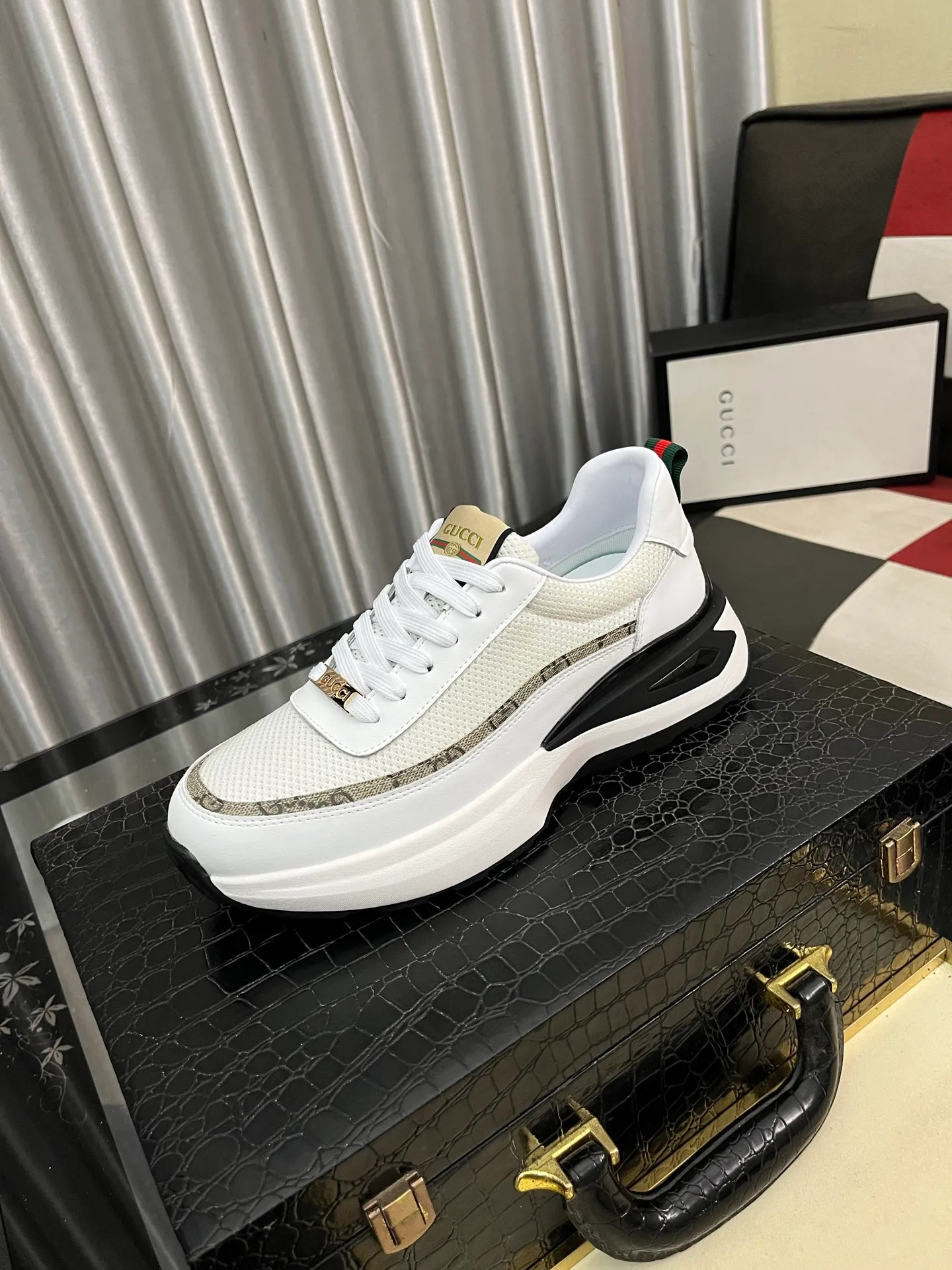 Men's Men's Shoes 💰458 ⌚️⌚️[GUCCI] Gucci men's casual shoes are absolutely popular 🔥The ultimate matching item for trendy men! The charm of super texture is irresistible, the main recommendation, the flower leather color is bright! The upper is made of high-quality brand printed fabric with cowhide, breathable leather lining and wear-resistant rubber sole, noble and elegant! Extremely comfortable🎁🎁You can be as handsome as you want💪 38-443️⃣colors available